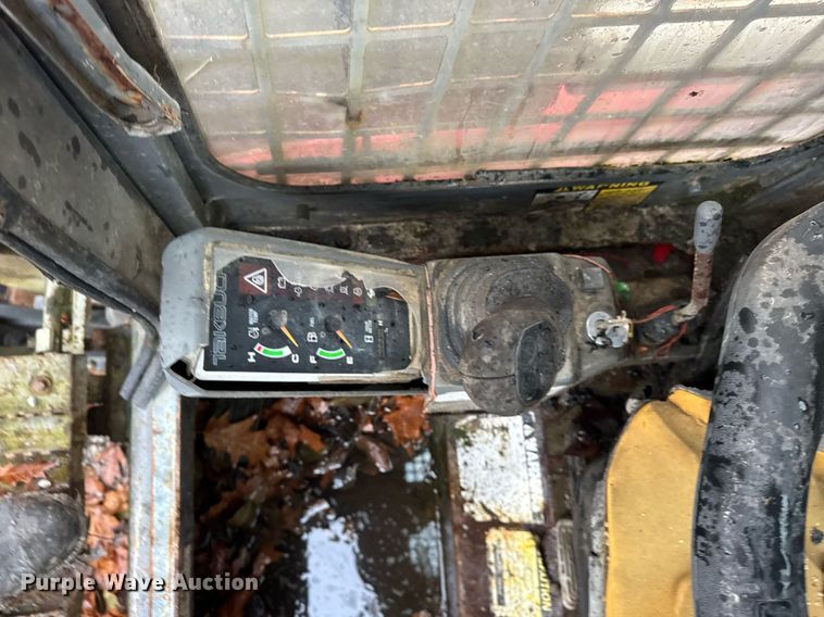 image for item OG9781 2004 Takeuchi TL140 tracked skid steer loader