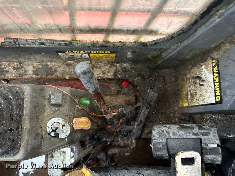 image for item OG9781 2004 Takeuchi TL140 tracked skid steer loader