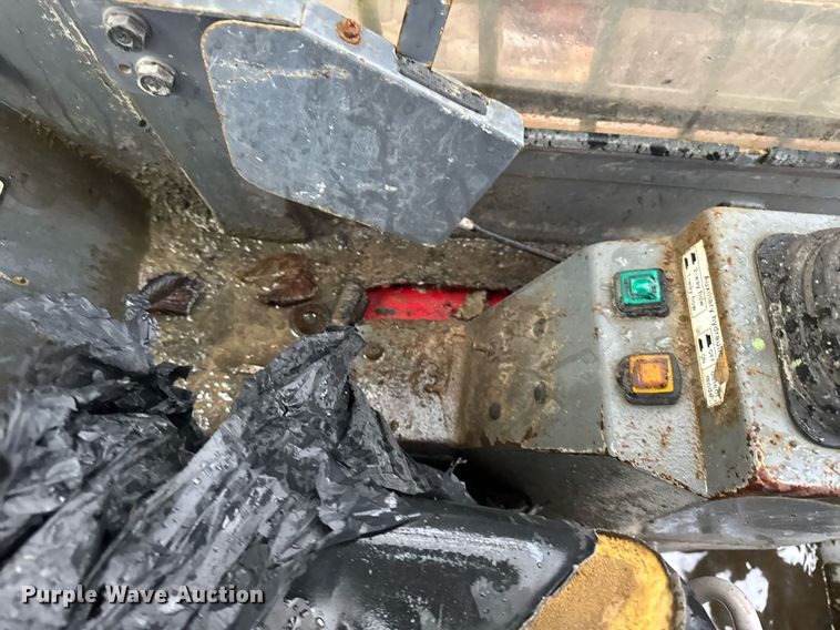 image for item OG9781 2004 Takeuchi TL140 tracked skid steer loader