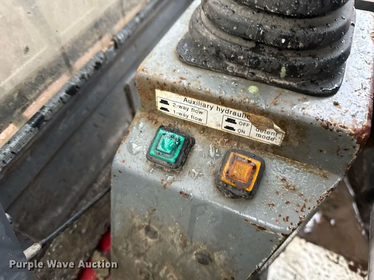 image for item OG9781 2004 Takeuchi TL140 tracked skid steer loader