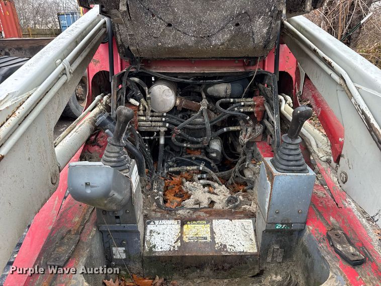 image for item OG9781 2004 Takeuchi TL140 tracked skid steer loader