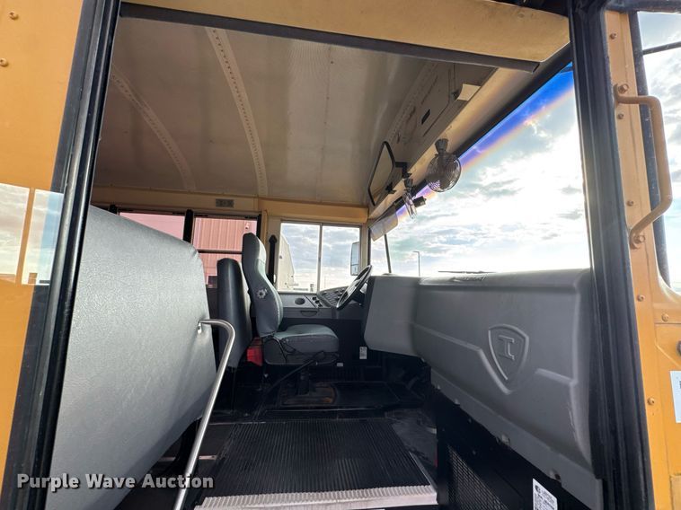 image for item DO0065 2005 IC CE200 school bus