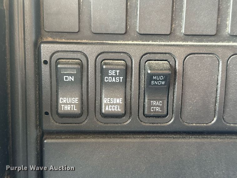 image for item DO0065 2005 IC CE200 school bus