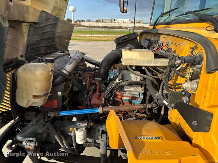 image for item DO0065 2005 IC CE200 school bus