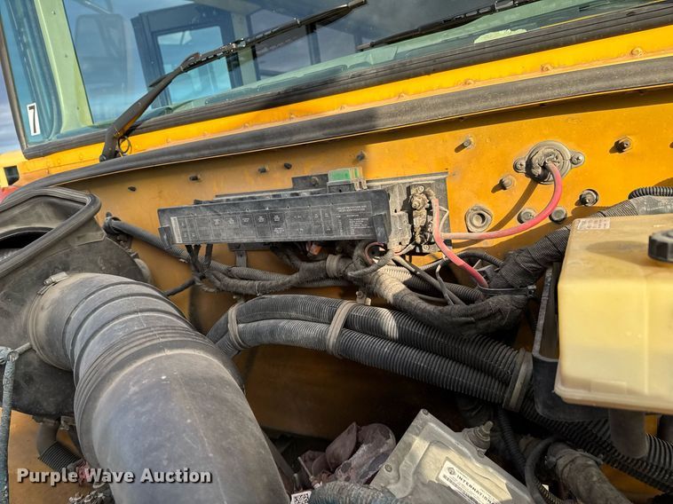 image for item DO0065 2005 IC CE200 school bus