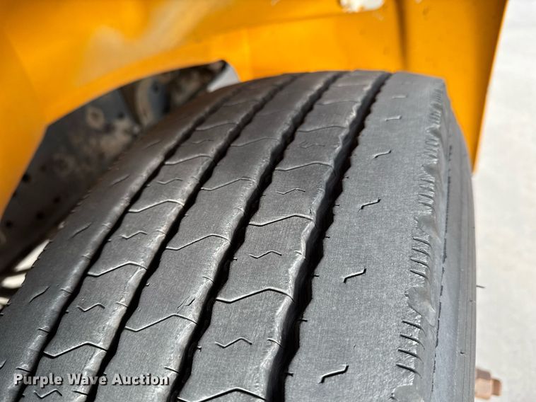 image for item DO0065 2005 IC CE200 school bus