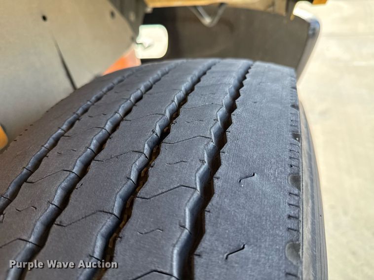 image for item DO0065 2005 IC CE200 school bus