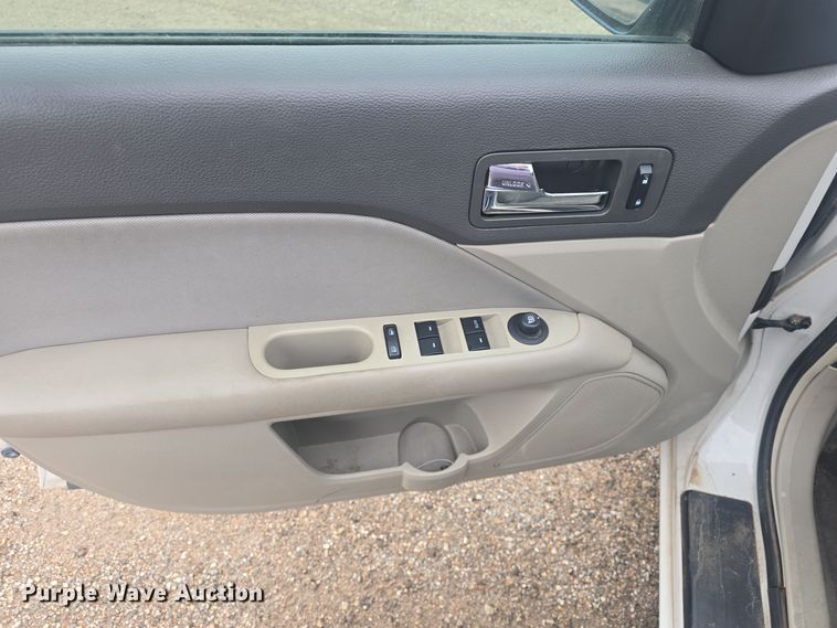 image for item DQ5361 2010 Ford Fusion S 