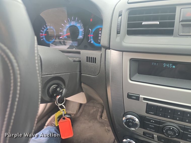 image for item DQ5361 2010 Ford Fusion S 