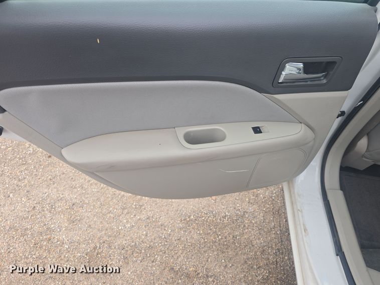 image for item DQ5361 2010 Ford Fusion S 