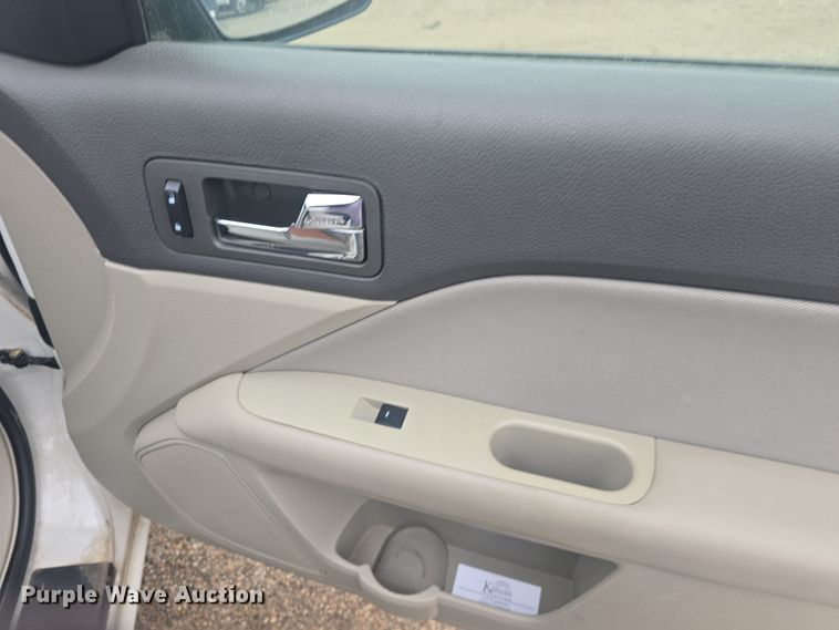 image for item DQ5361 2010 Ford Fusion S 