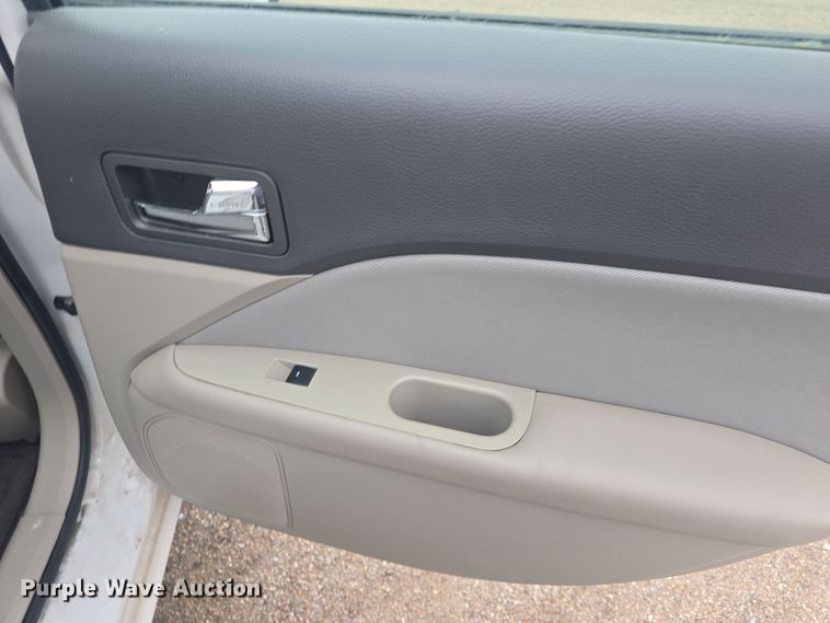 image for item DQ5361 2010 Ford Fusion S 