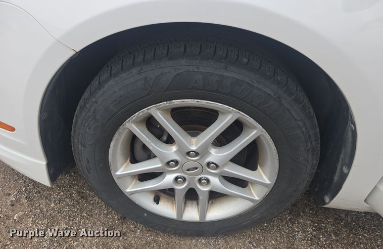 image for item DQ5361 2010 Ford Fusion S 
