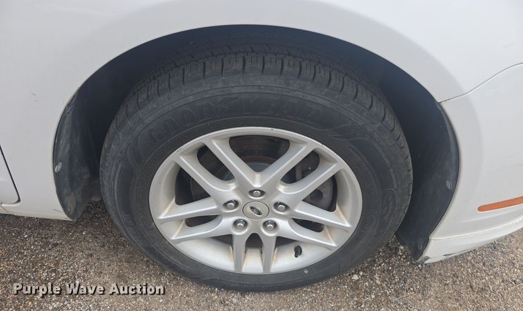 image for item DQ5361 2010 Ford Fusion S 