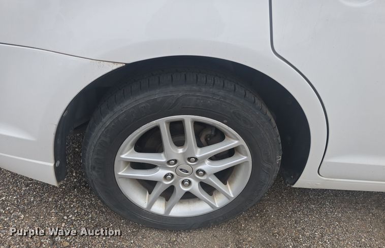 image for item DQ5361 2010 Ford Fusion S 