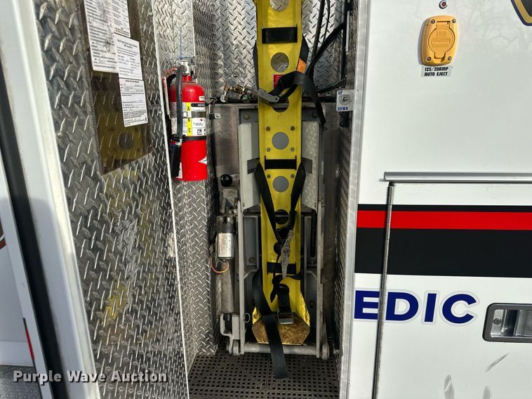 image for item DQ6542 2011 Chevrolet Express G4500 ambulance