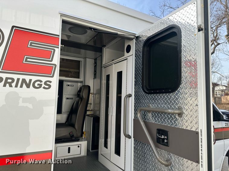 image for item DQ6542 2011 Chevrolet Express G4500 ambulance