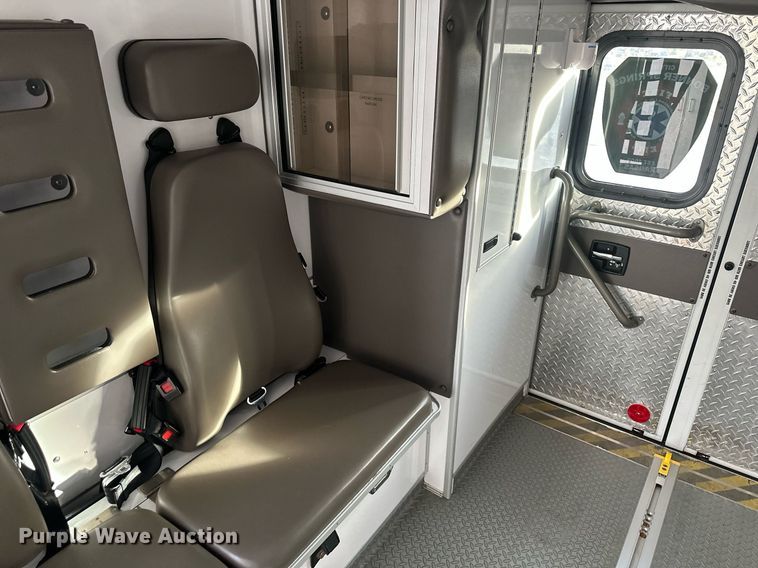 image for item DQ6542 2011 Chevrolet Express G4500 ambulance