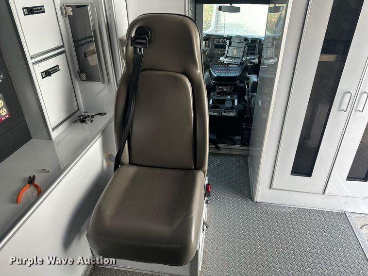 image for item DQ6542 2011 Chevrolet Express G4500 ambulance