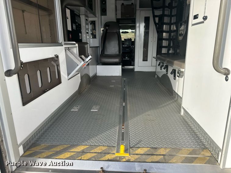 image for item DQ6542 2011 Chevrolet Express G4500 ambulance