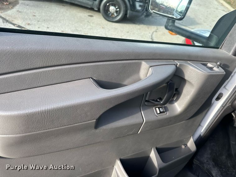 image for item DQ6542 2011 Chevrolet Express G4500 ambulance