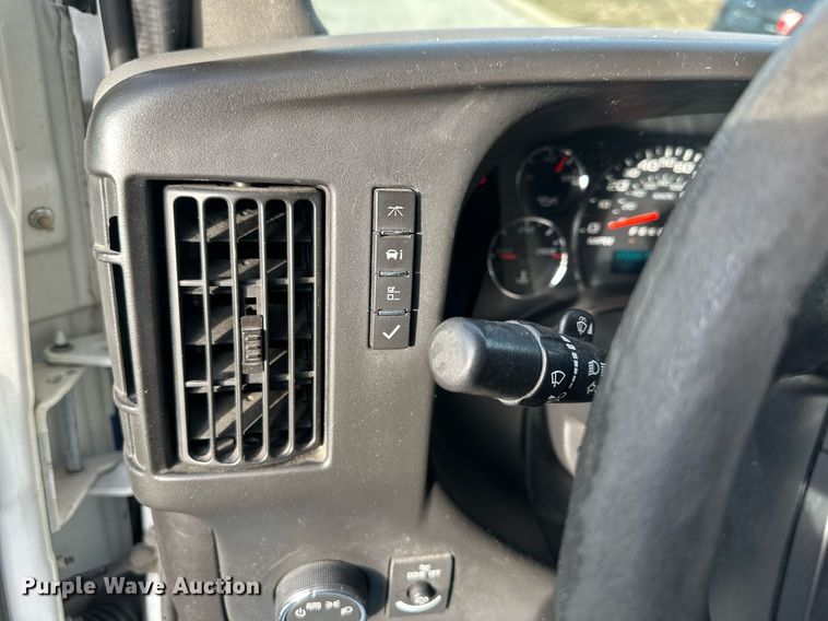 image for item DQ6542 2011 Chevrolet Express G4500 ambulance