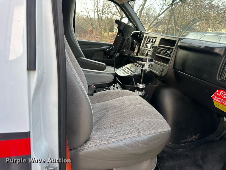 image for item DQ6542 2011 Chevrolet Express G4500 ambulance