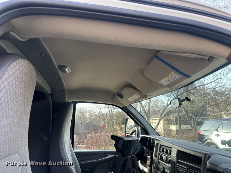 image for item DQ6542 2011 Chevrolet Express G4500 ambulance