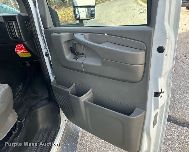 image for item DQ6542 2011 Chevrolet Express G4500 ambulance