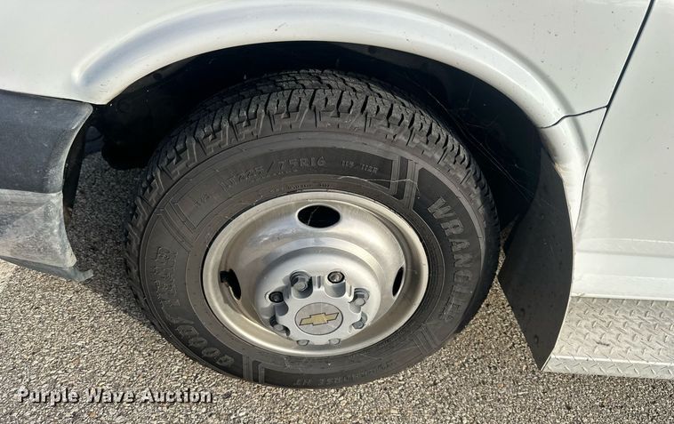 image for item DQ6542 2011 Chevrolet Express G4500 ambulance