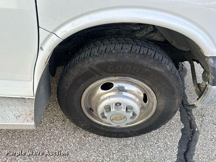 image for item DQ6542 2011 Chevrolet Express G4500 ambulance