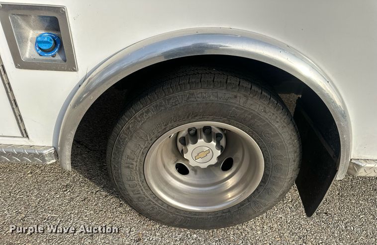 image for item DQ6542 2011 Chevrolet Express G4500 ambulance