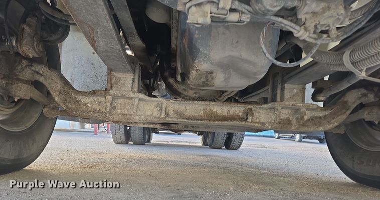 image for item DT7027 2001 International 9100i semi truck