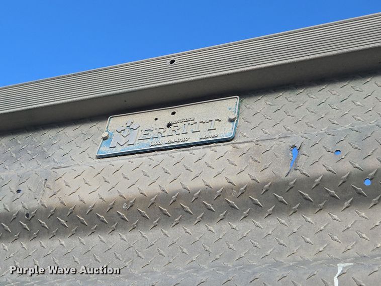 image for item DT7027 2001 International 9100i semi truck