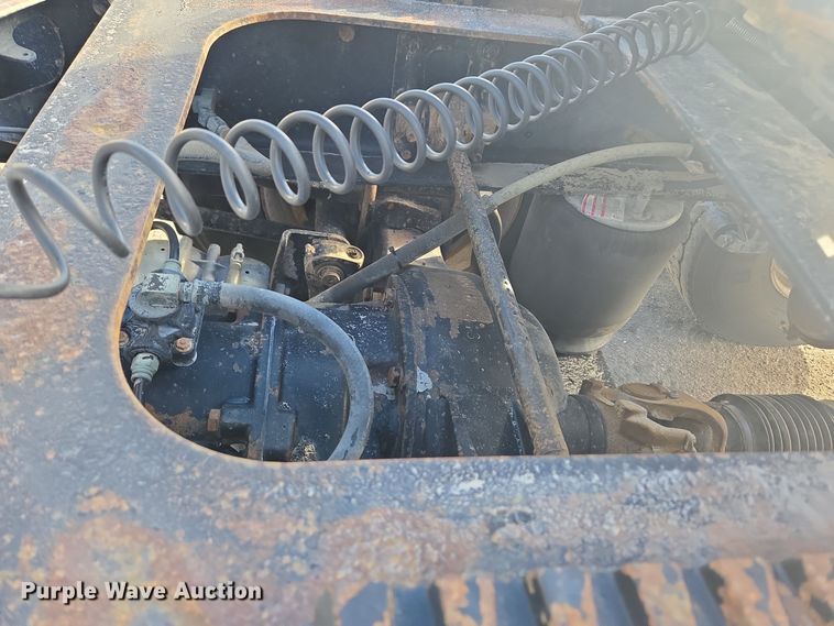 image for item DT7027 2001 International 9100i semi truck