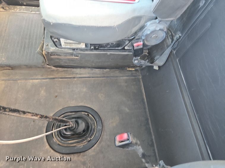 image for item DT7027 2001 International 9100i semi truck