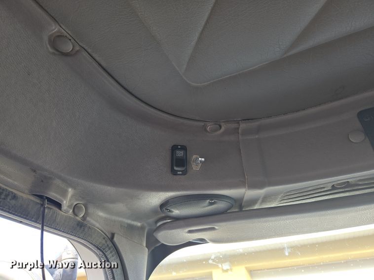 image for item DT7027 2001 International 9100i semi truck