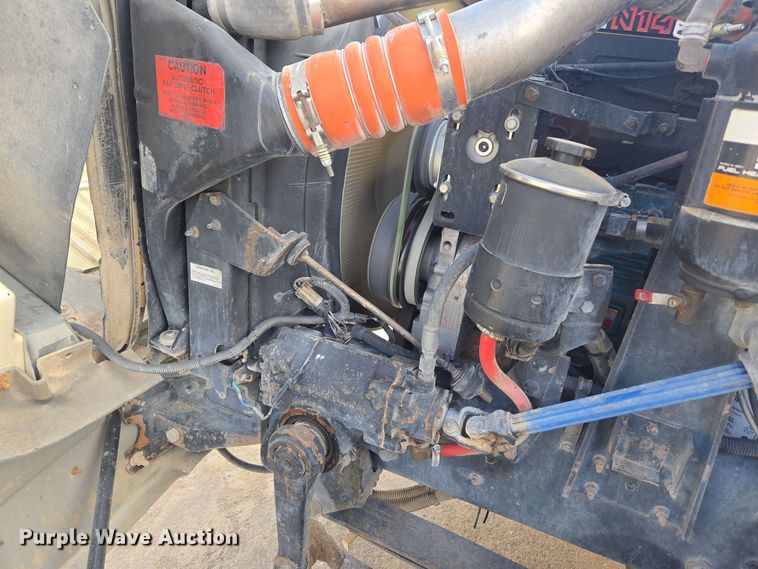 image for item DT7027 2001 International 9100i semi truck