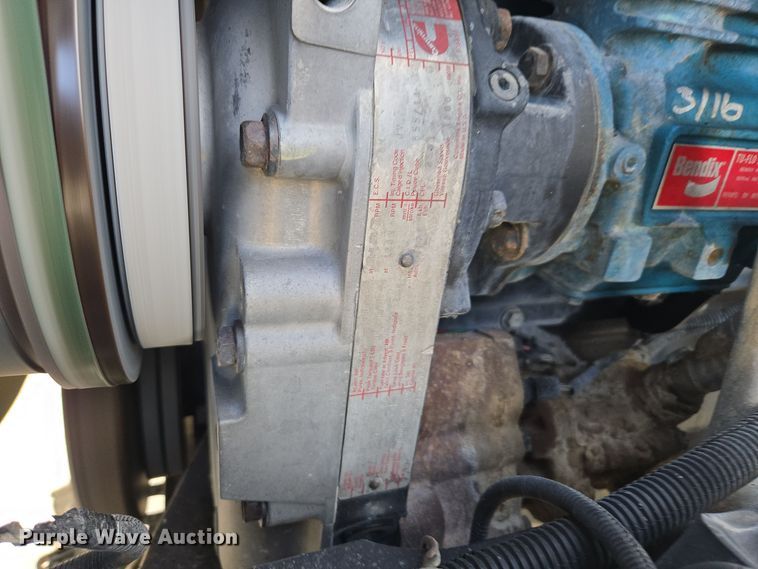 image for item DT7027 2001 International 9100i semi truck