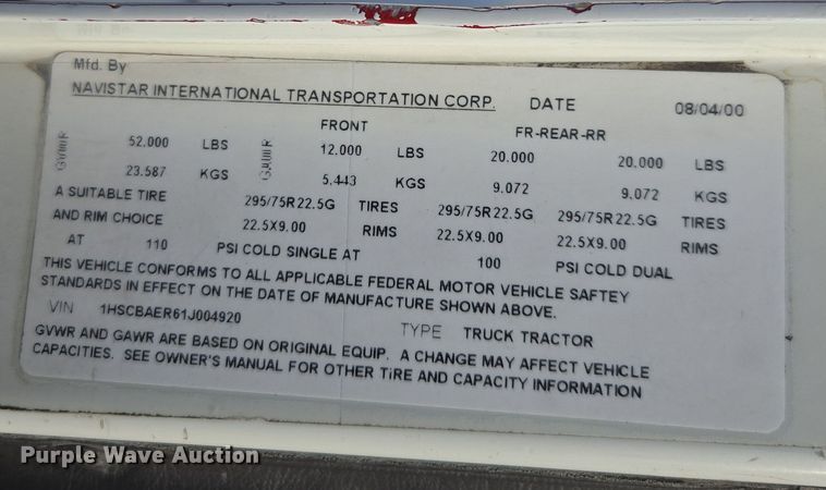 image for item DT7027 2001 International 9100i semi truck