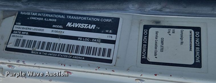 image for item DT7027 2001 International 9100i semi truck