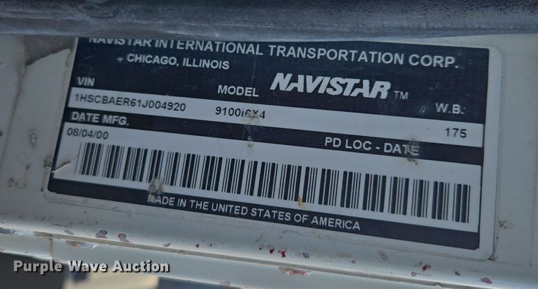 image for item DT7027 2001 International 9100i semi truck