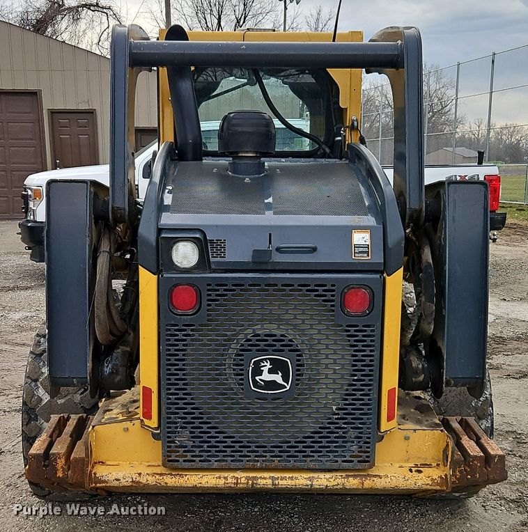 image for item DT7586 2014 John Deere 328E skid steer loader