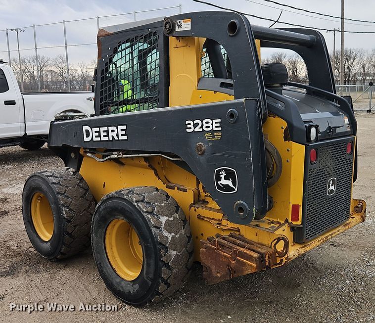 image for item DT7586 2014 John Deere 328E skid steer loader