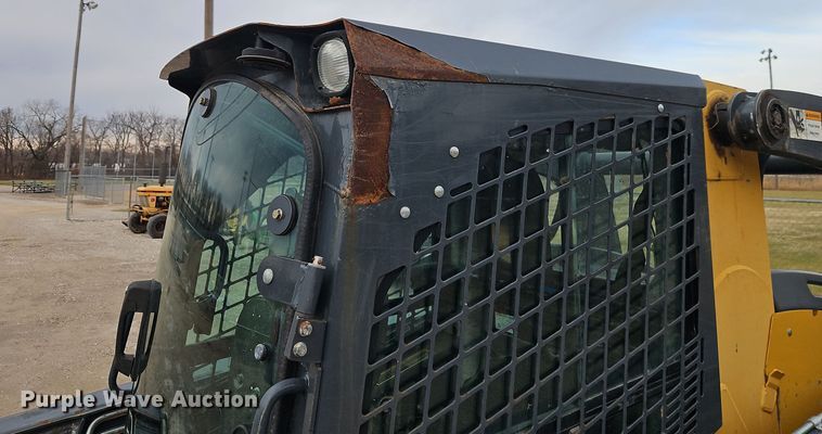 image for item DT7586 2014 John Deere 328E skid steer loader