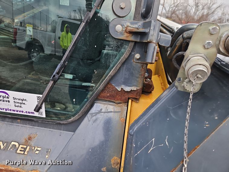 image for item DT7586 2014 John Deere 328E skid steer loader