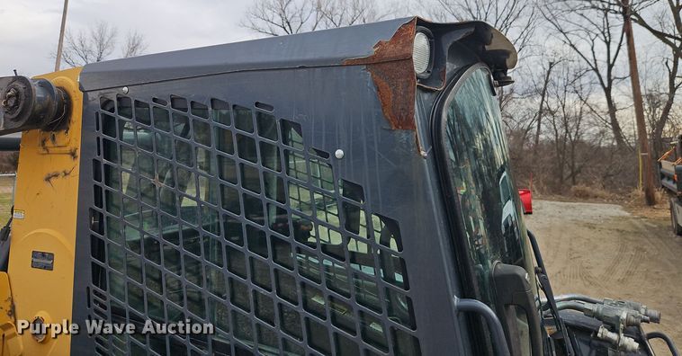 image for item DT7586 2014 John Deere 328E skid steer loader