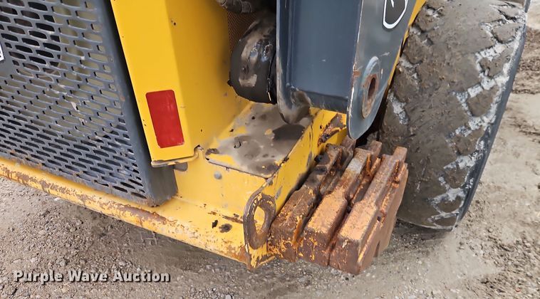 image for item DT7586 2014 John Deere 328E skid steer loader