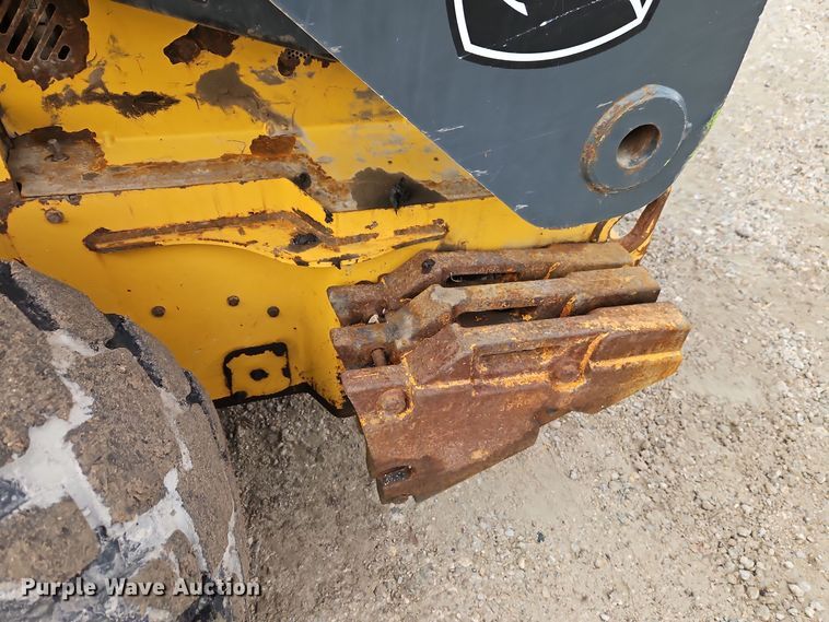 image for item DT7586 2014 John Deere 328E skid steer loader