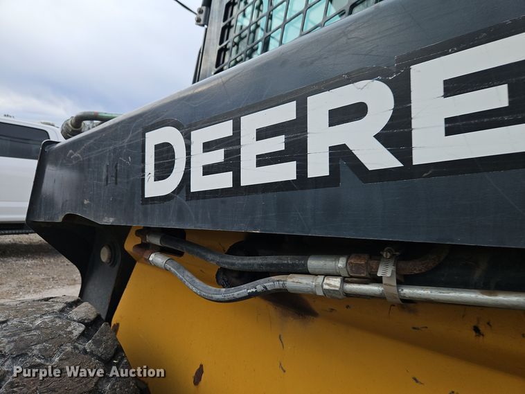 image for item DT7586 2014 John Deere 328E skid steer loader